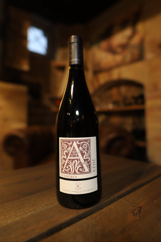 Aussières Rouge 2024 fra Domaines Barons de Rothschild Lafite fotograferet i Maestro Vins vinkælder
