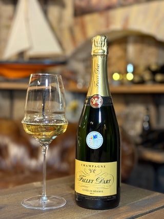 Champagne Fallet Dart Cuvée de Réserve Brut i glas – klassisk champagne fra Vallée de la Marne i Frankrig